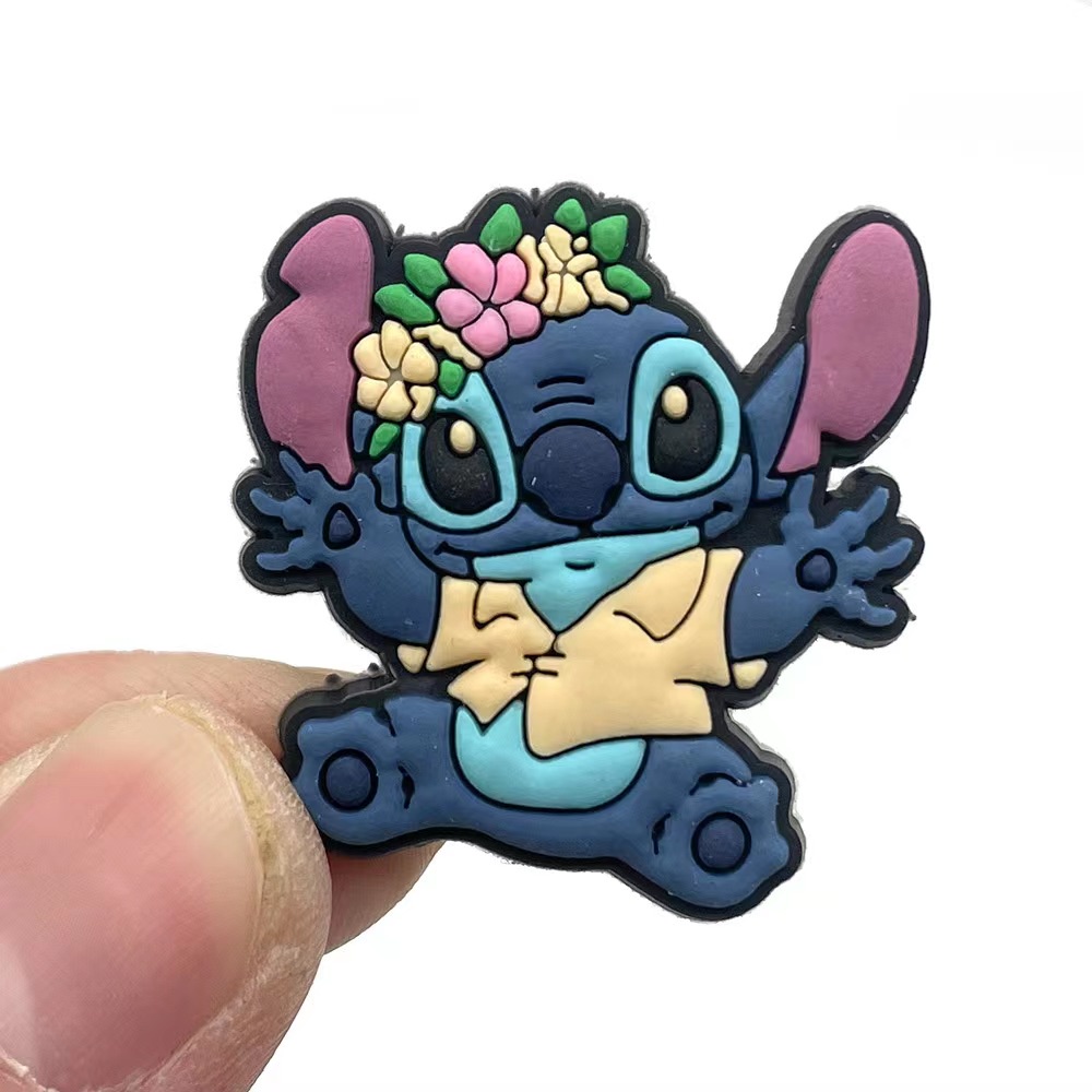 Charms Pin / Bros Bentuk Kartu Stitch Untuk Dekorasi Sepatu