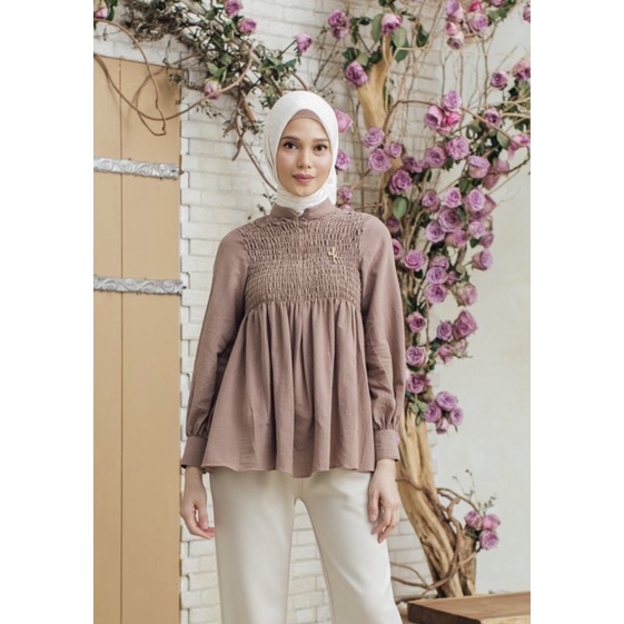 Ellie Blouse Wearing Klamby Preloved