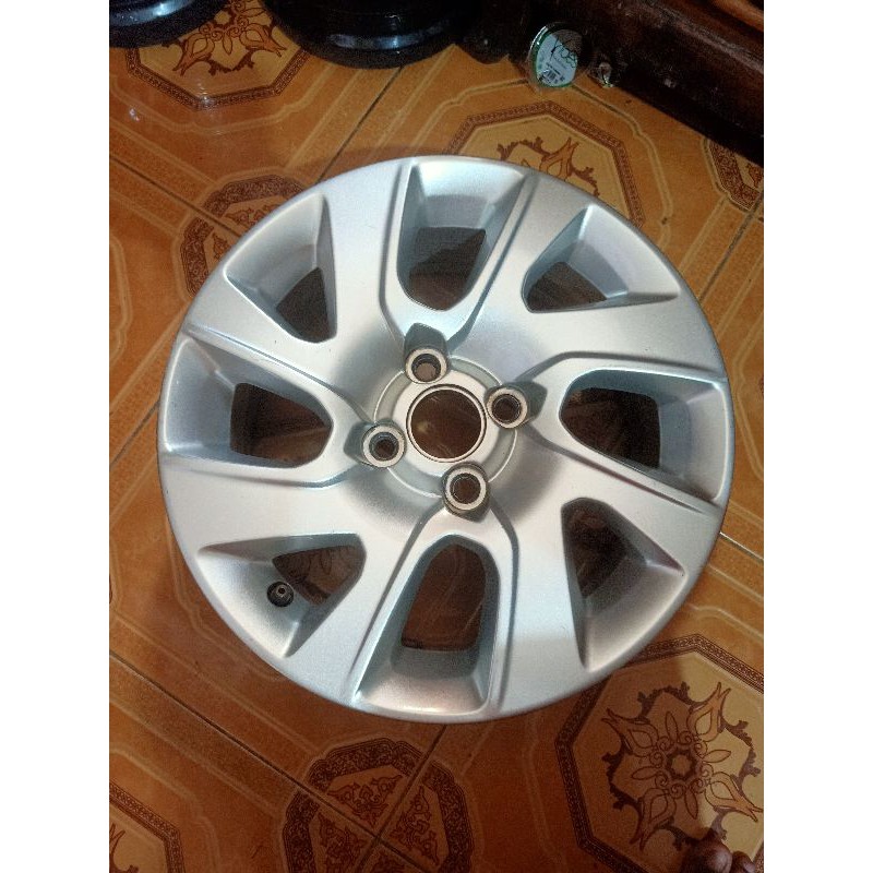 Velg original chevrolet spin untuk serep