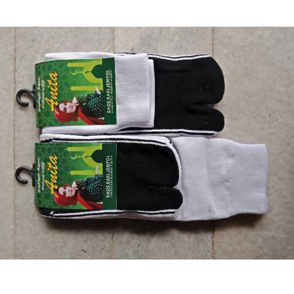 Kaos kaki jempol putih tapak hitam sekolah Shopee Indonesia Kaos kaki jempol putih tapak hitam sekolah Shopee Indonesia