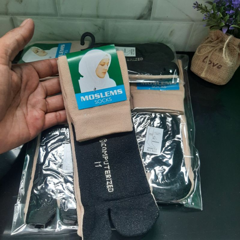 Kaos Kaki Wanita Jempol Muslimah  Warna Cream Telapak Kaki Hitam Ukuran L(Panjang sebetis)