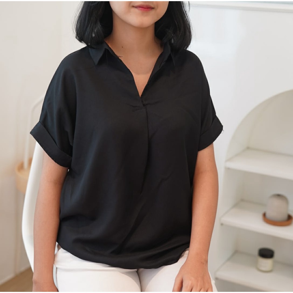 BEFAST - ZFS OOTD Kemeja SEONA / SHAKILA TWILL SHASHA BLOUSE / Atasan Lengan Pendek / Blouse Kerah V / Pakaian Wanita Modis / Blouse Wanita Casual / Keluaran Terbaru / Blouse Polos Formal / Fashion Kerja Wanita / Terlaris