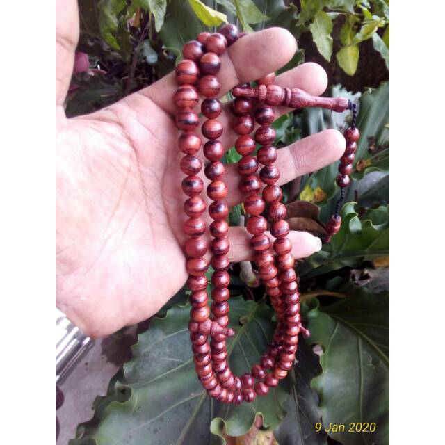 Tasbih kayu gaharu zebra merah 8mm