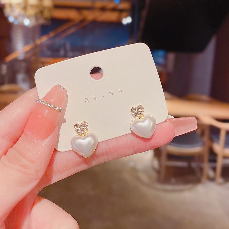 Anting Stud Bentuk Hati Bahan S925 Silver Needle Anti Alergi