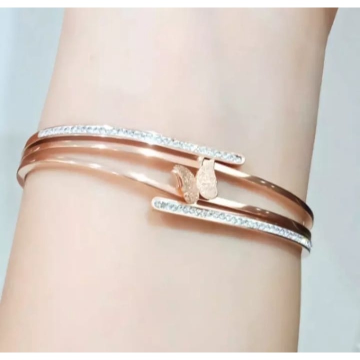 Gelang Mewah Korea Wanita Premium Titanium Berlian imitasi Bintang Berujung Lima Rumbai Bangle