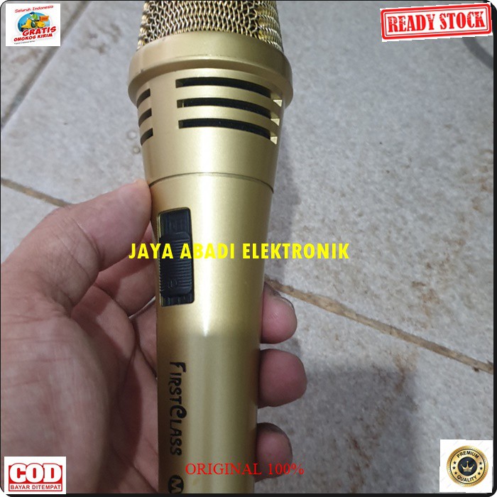 G520 MIK FIRSTCLASS KABEL DYNAMIC BAHAN BESI METAL PROFESIONAL FIRSTCLASS PRO SING CABLE KARAOKE VOKAL AUDIO SOUND MIK PENGERAS SUARA MIKROPHONE WARNA EMAS BISA BUAT SEGALA JENIS AUDIO SOUND TANPA BATERAI TINGGAL COLOK LANGSUNG NYALA LEBIH PRAKTIS