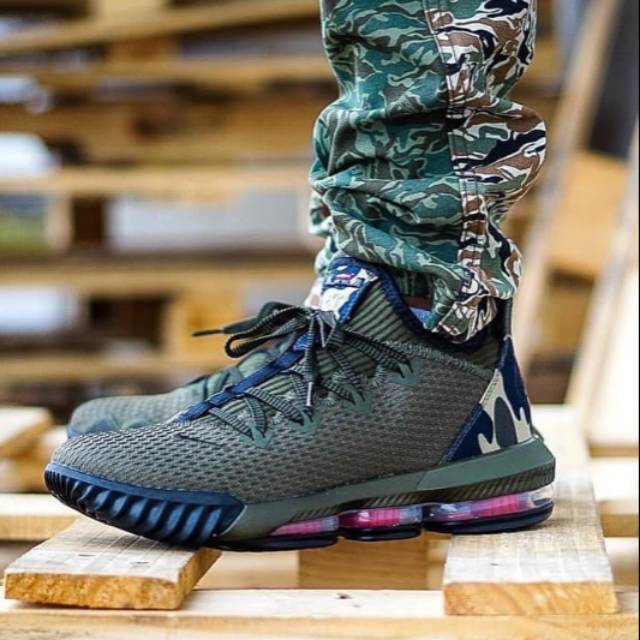 lebron low camo