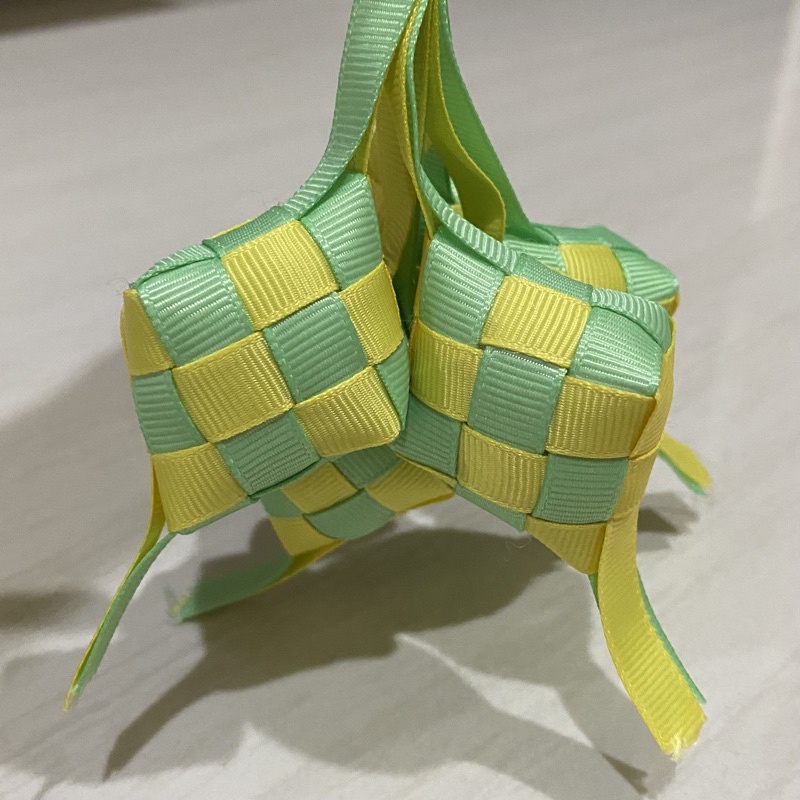 

Ketupat Pita Bahan Grosgrain | MIX COLOR/ DUA WARNA | BABY YELLOW + MINT | Ketupat Mini | Ketupat Lebaran | Ketupat Kain | Ketupan Hiasan | Ketupat Dekorasi