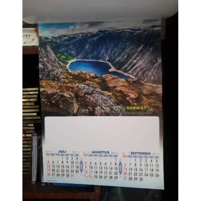 

Kalender dinding Triwulan pemandangan alam Th 2020