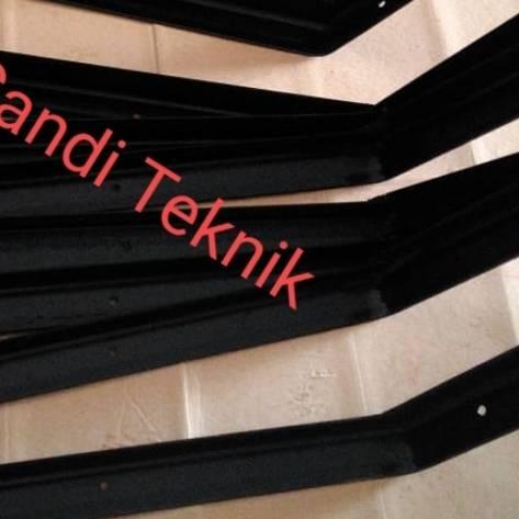 Besi Tiang Siku Kawat Pagar Duri