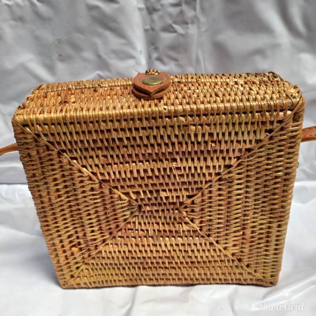 (BISA COD) TAS SELEMPANG ROTAN PERSEGI PANJANG UKURAN 20x17x7 cm - SLING BAG WANITA OOTD