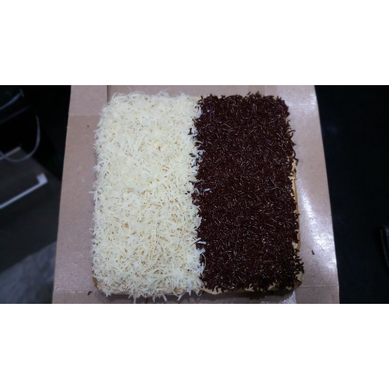 

bolu jadul moca topping keju dan coklat ukuran 22cm x 22cm