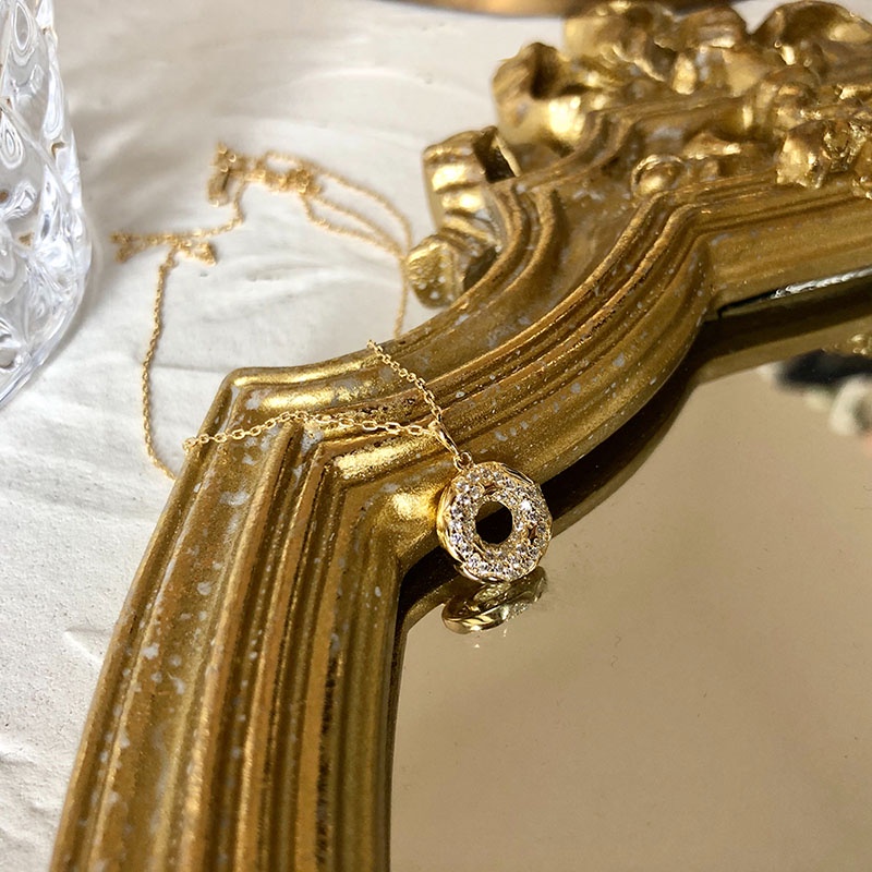 Kalung Rantai Klavikula Liontin Kristal Bulat Warna Emas Gaya Vintage Untuk Wanita