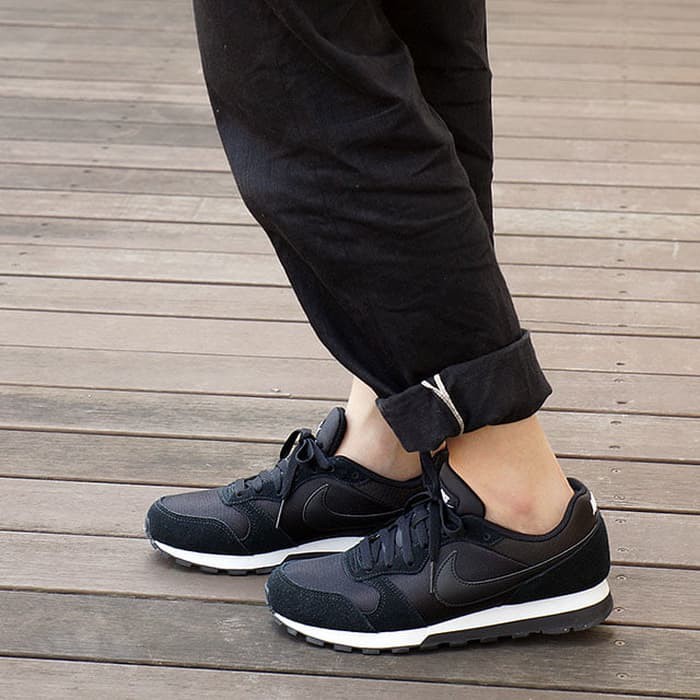 nike black md runner