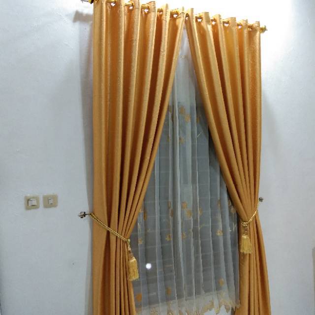 Gorden Blackout Emboss Gold hordeng pintu