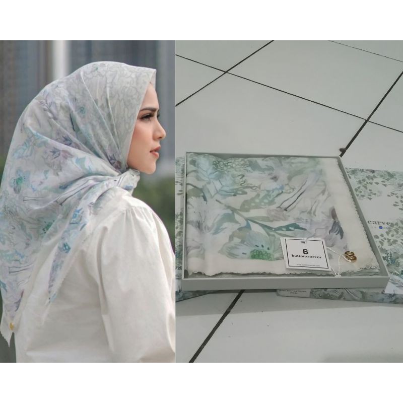 Buttonscarves The Daisy in White