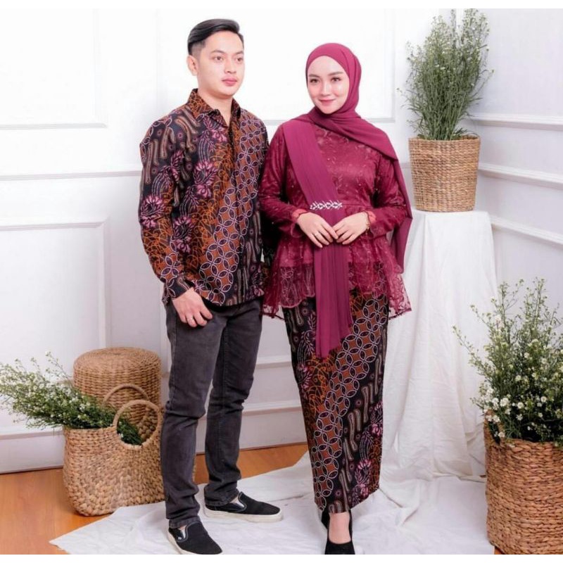 Kebaya batik/kebaya lamaran/kebaya tunangan/kebaya wisuda/baju wisuda/couple batik/baju couple/baju 