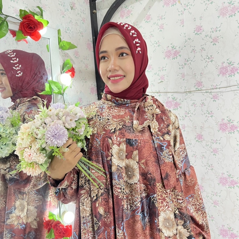 SHELLA SQUARE HIJAB SEGI EMPAT EXCLUSIVE PAYET PREMIUM