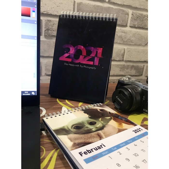 

READY kalender meja 2021 Toy Photography with Donasi BERKUALITAS
