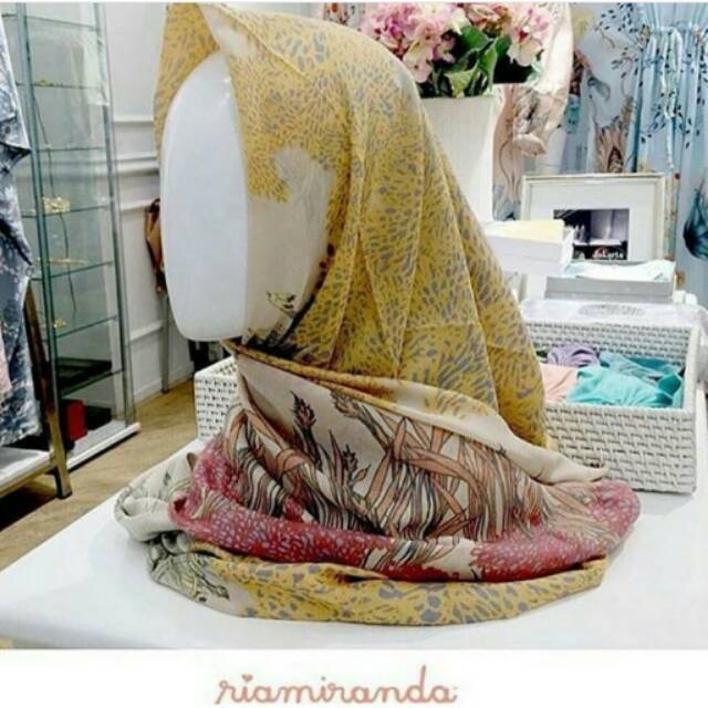 Bundling amay peach & kaguya cream scarf Ria Miranda. No nego. #riamiranda