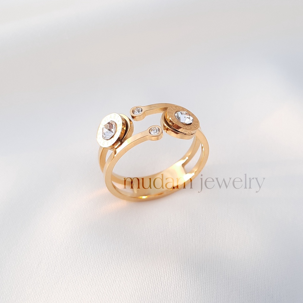 Cincin Titanium B&lt;gr Dengan 2 Pasang Diamonds Besar dan Kecil Warna Rose Gold, Gold dan Silver