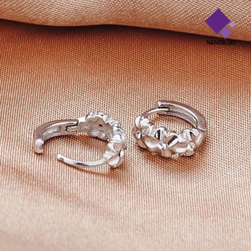 Anting Klip Bentuk Bunga Aksen Berlian Imitasi Warna Silver Untuk Wanita