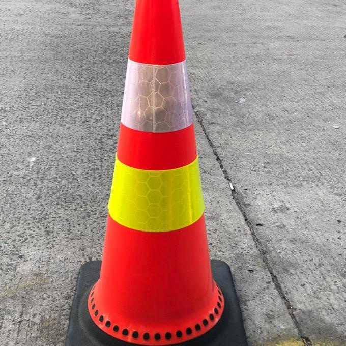TRAFFIC CONE RUBBER 75CM/KERUCUT PARKIR