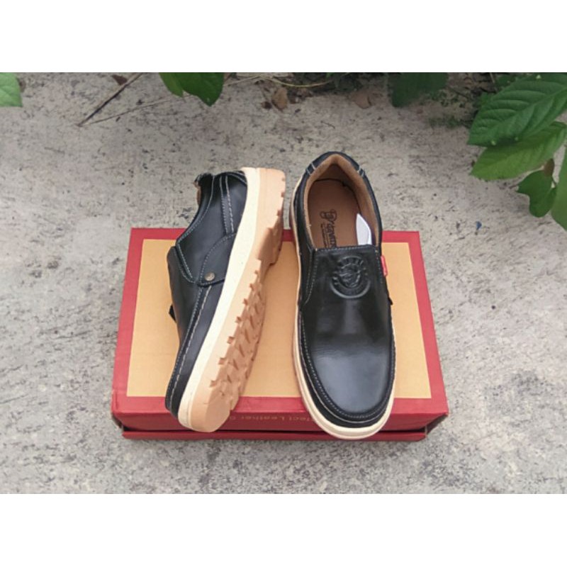 SEPATU CASUAL PRIA KULIT SAPI ASLI 100% MODEL SLIP ON BAHAN KULIT BAGUS JAHITAN KUAT WARNA HITAM