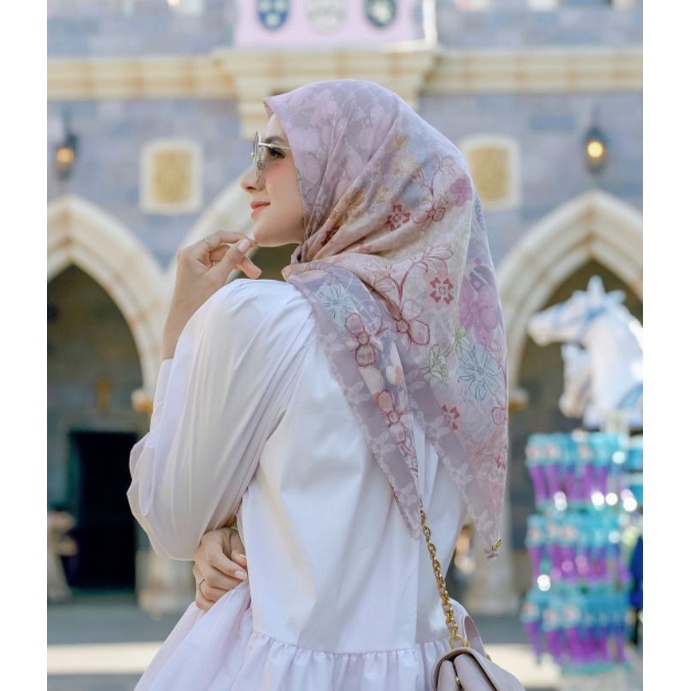 The dream park Viola- Buttonscarves