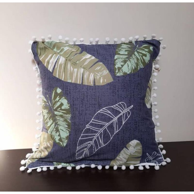 SARUNG BANTAL RENDA POM POM SOFA / KURSI 40×40