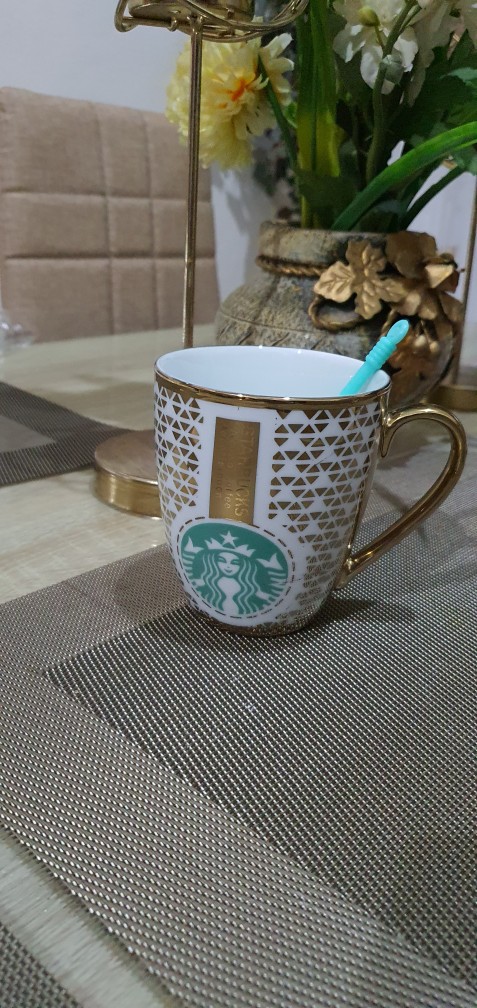 Mug Keramik Starbuck Gold + Sendok Plastik + Gift Box