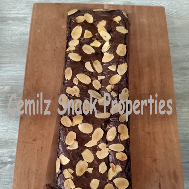 

Brownies Almond Cemilz Premium