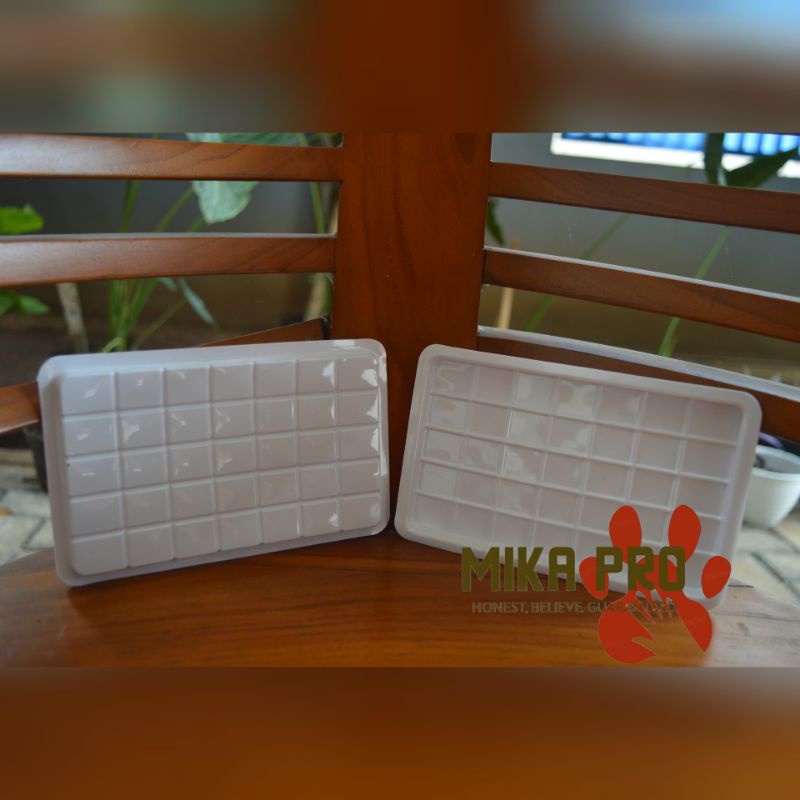 Tray Cacing Beku / Mika Cetakan Cacing Beku Putih