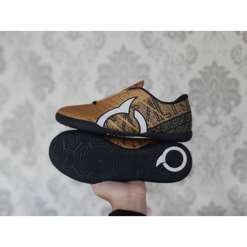 [TERLARIS ] SEPATU FUTSAL MURAH BERKWALITAS LANGSUNG DARI PRODUSEN ( 1kg =2paket) cod Serbamurahs-O GOLD