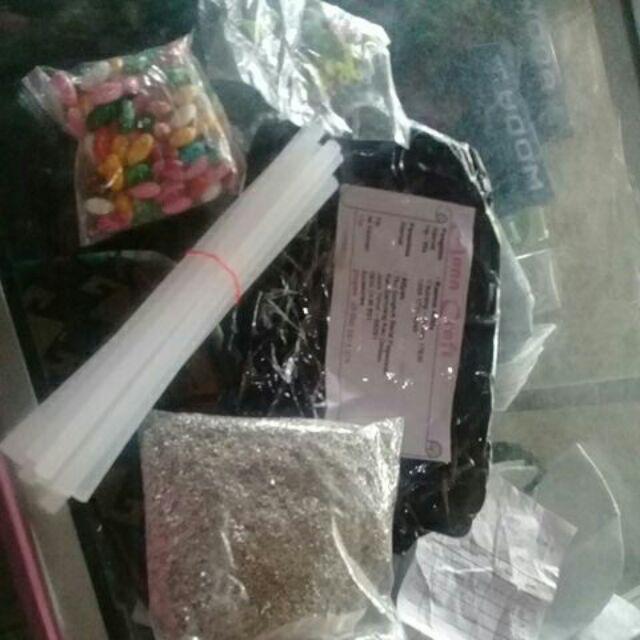 Pom-pom Kumis Uk 3cm /lusin