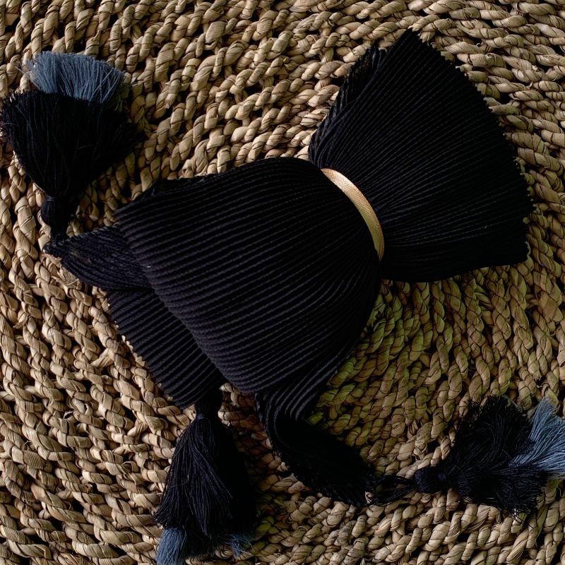 Jilbab Segiempat Pleated Jambul Hijab Jilbab Plisket Tassel-Hitam