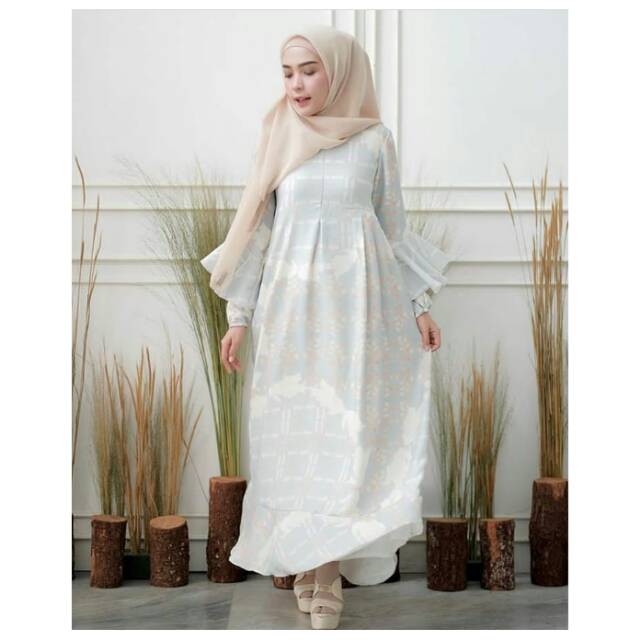 Belle Dress Wearing Klamby