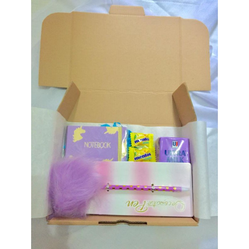 

gift box/hampers/kado ulang tahun/wisuda/anniversary/monthsarry