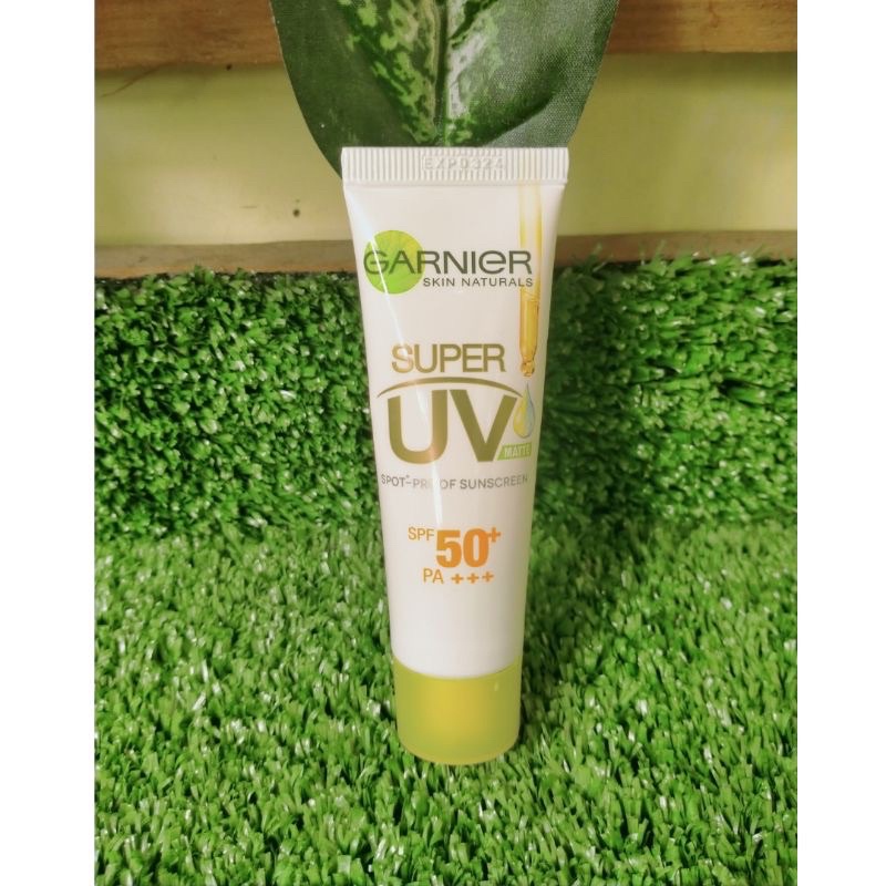 GARNIER LIGHT COMPLETE UV MATTE (15ML) SPF 50 PA+++