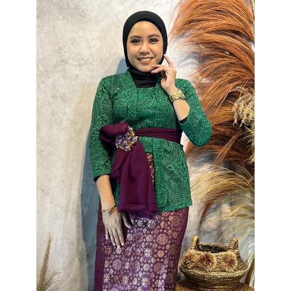 kain set kebaya