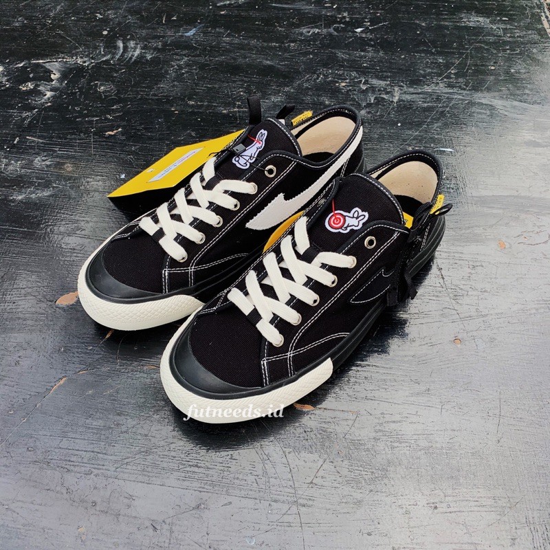 Sepatu Compass #FR2 Edisi Indonesia Vol.2