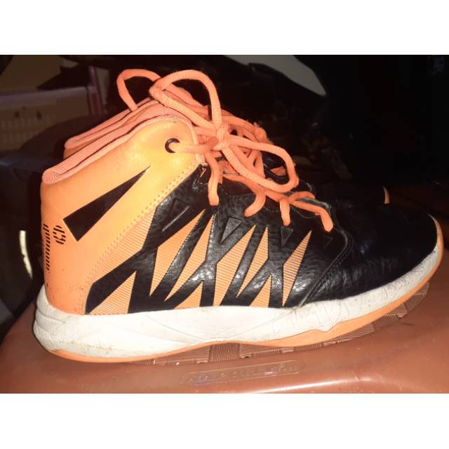 Sepatu basket 361 original