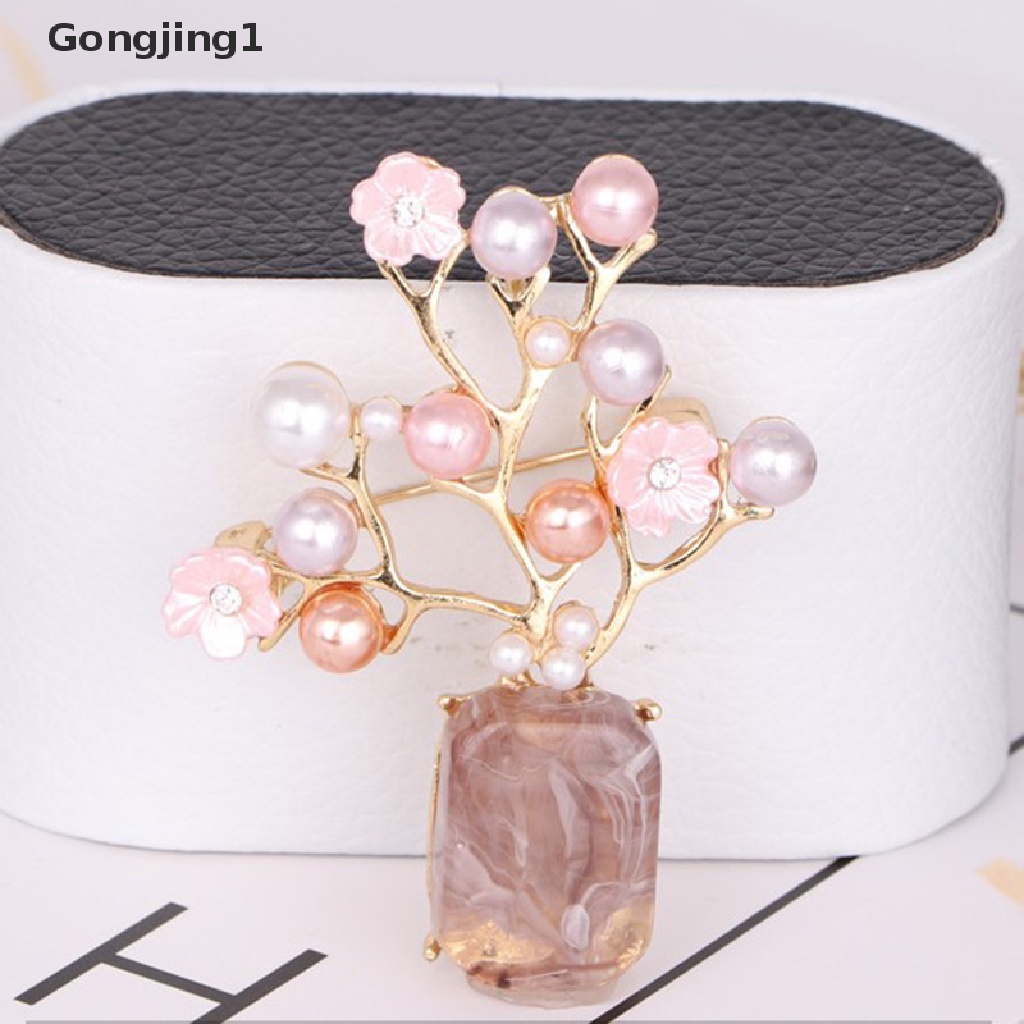 Gongjing1 1pc Bros Pin Bentuk Bunga Plum Blossom Aksen Mutiara Imitasi Untuk Wanita