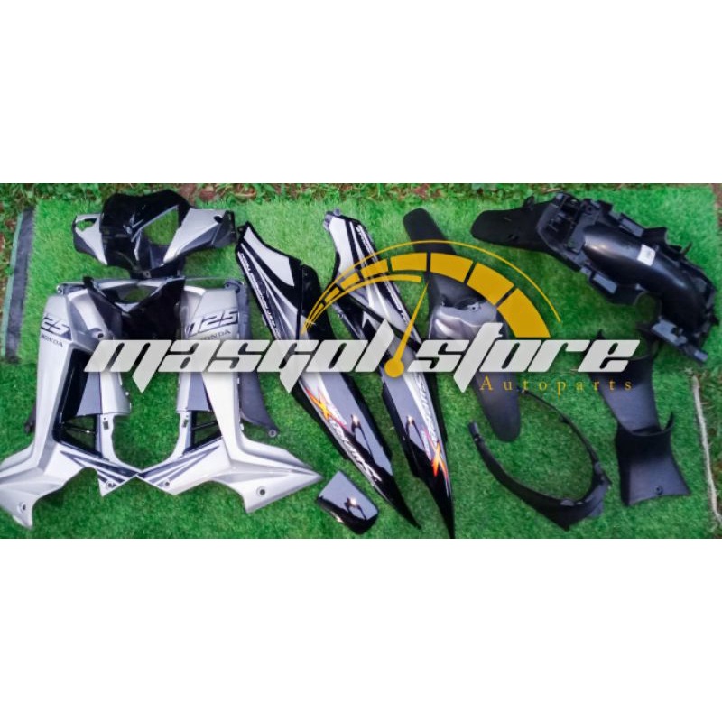 Bodi Halus Dan Striping Honda Supra X 125 Warna Abu Abu