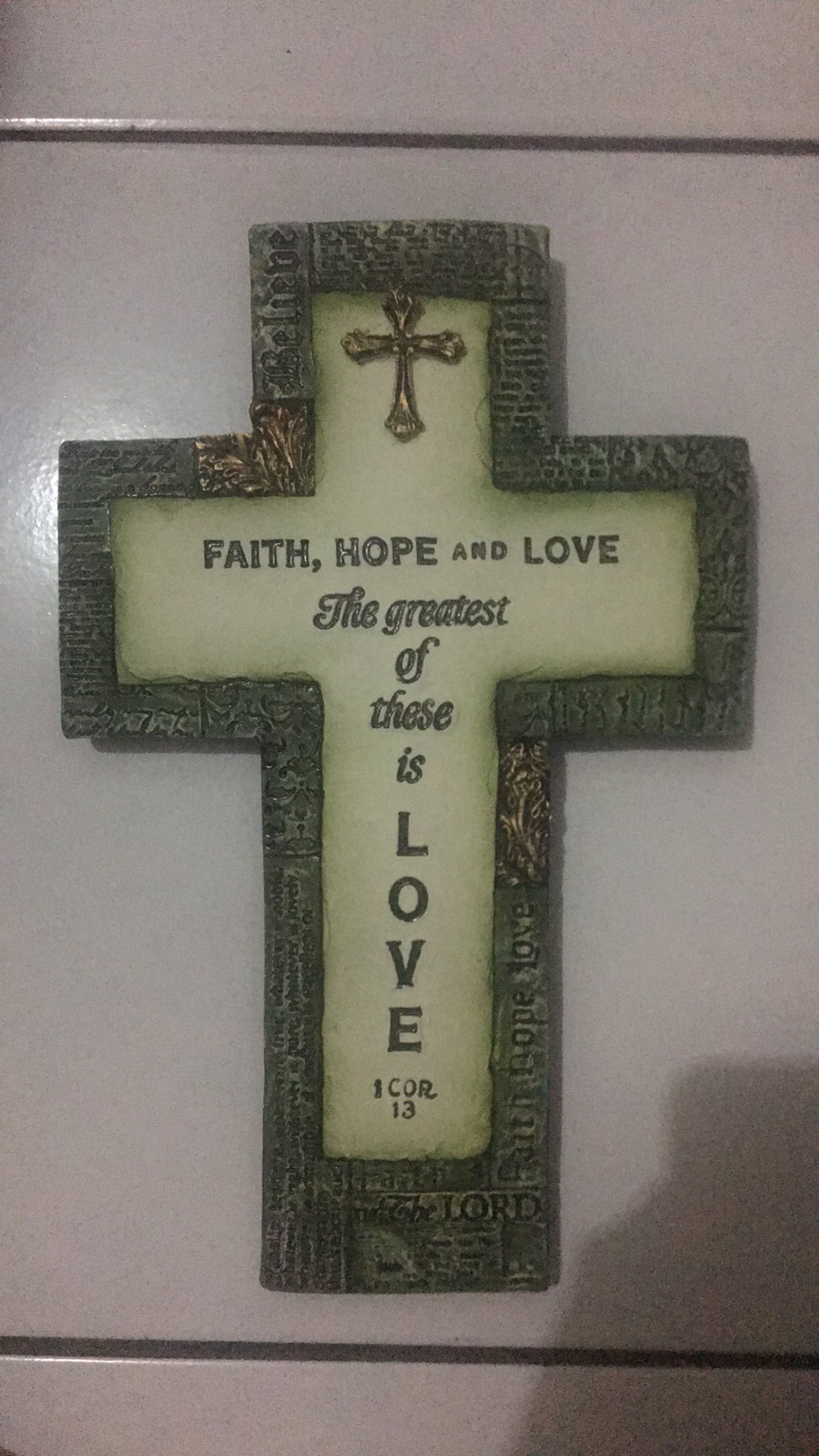 Pajangan Salib Dinding Gantung Faith Hope Love Yesus