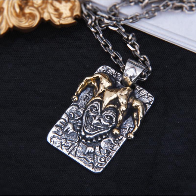 Liontin Kalung Bentuk Kartu Poker King Badut Warna Blonde Gaya Retro Thai Untuk Pria / Wanita