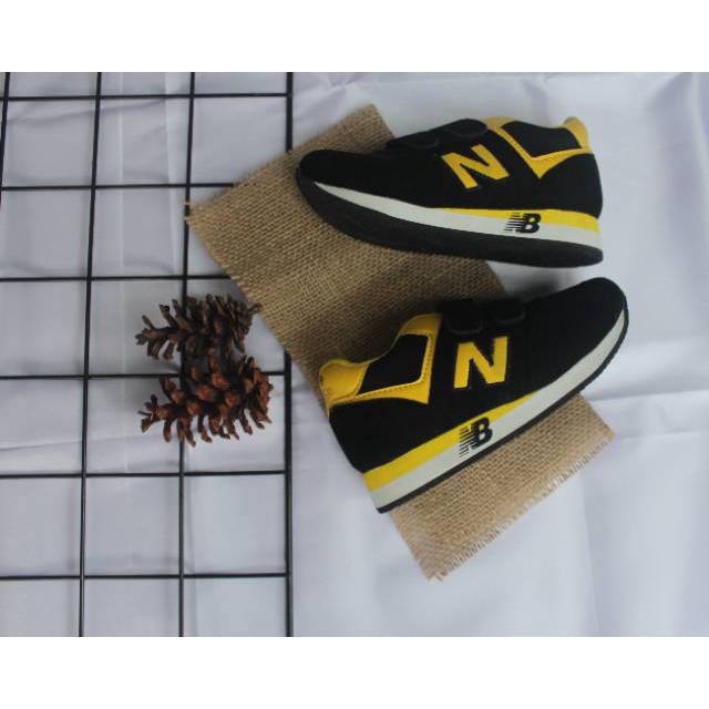 sepatu anak sneaker /sepatu anak running/sepatu anak murah