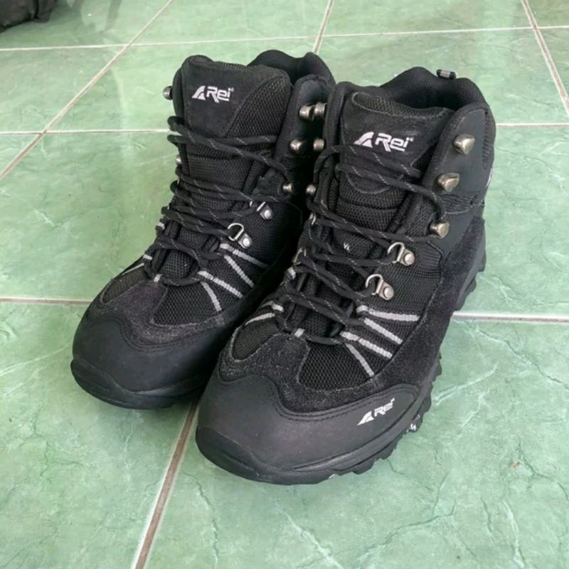 AREI SEPATU OUTDOOR SIZE 42