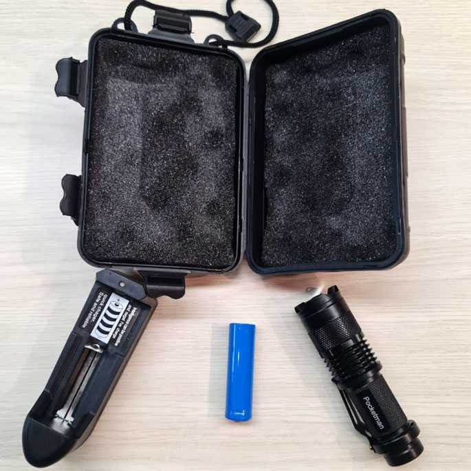 Senter LED 2000 Lumens Waterproof + Charger + Box Pocketman P1 / Senter LED Swat Police Polisi Cas Casan Charger Usb Listik Mini Super Terang Jarak Jauh Anti Air Tahan Lama Sorot Ultra 2000 Meter Flashlight Gunung Outdoor Paling Tersng Portable Murah Ori