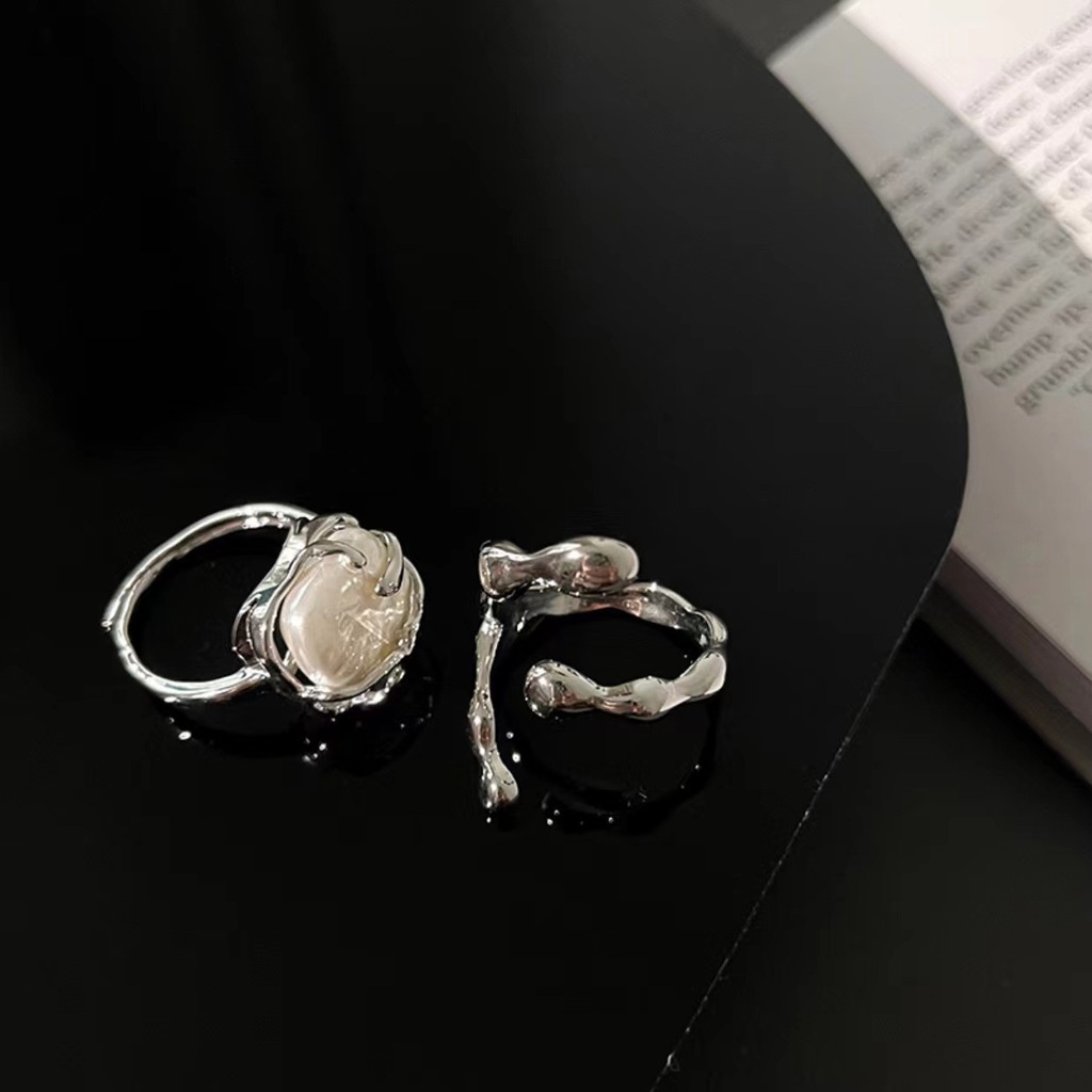 Cincin Metal Asimetris Hias Mutiara Untuk Wanita